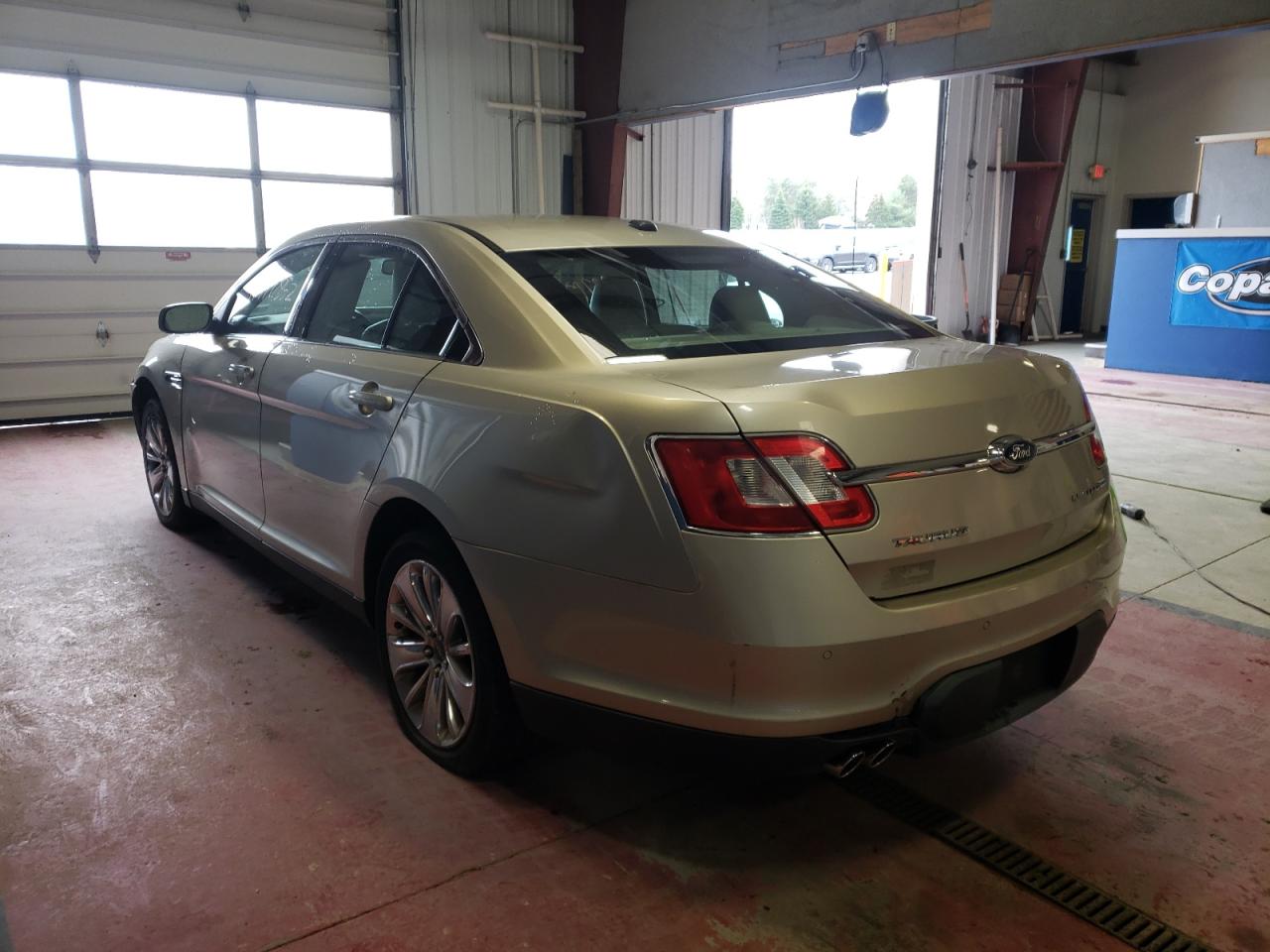Photo 3 from auction – 2010 FORD TAURUS LIM with VIN 1FAHP2JW1AG143504