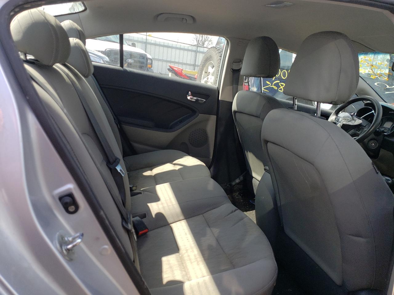 Photo 6 from auction – 2015 KIA FORTE LX with VIN KNAFK4A6XF5349593