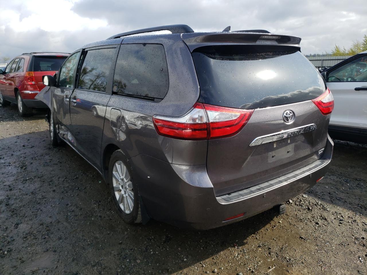 Photo 3 from auction – 2015 TOYOTA SIENNA XLE with VIN 5TDDK3DC0FS117259