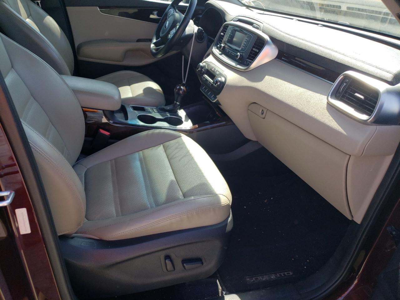 Photo 5 from auction – 2016 KIA SORENTO EX with VIN 5XYPH4A59GG129108