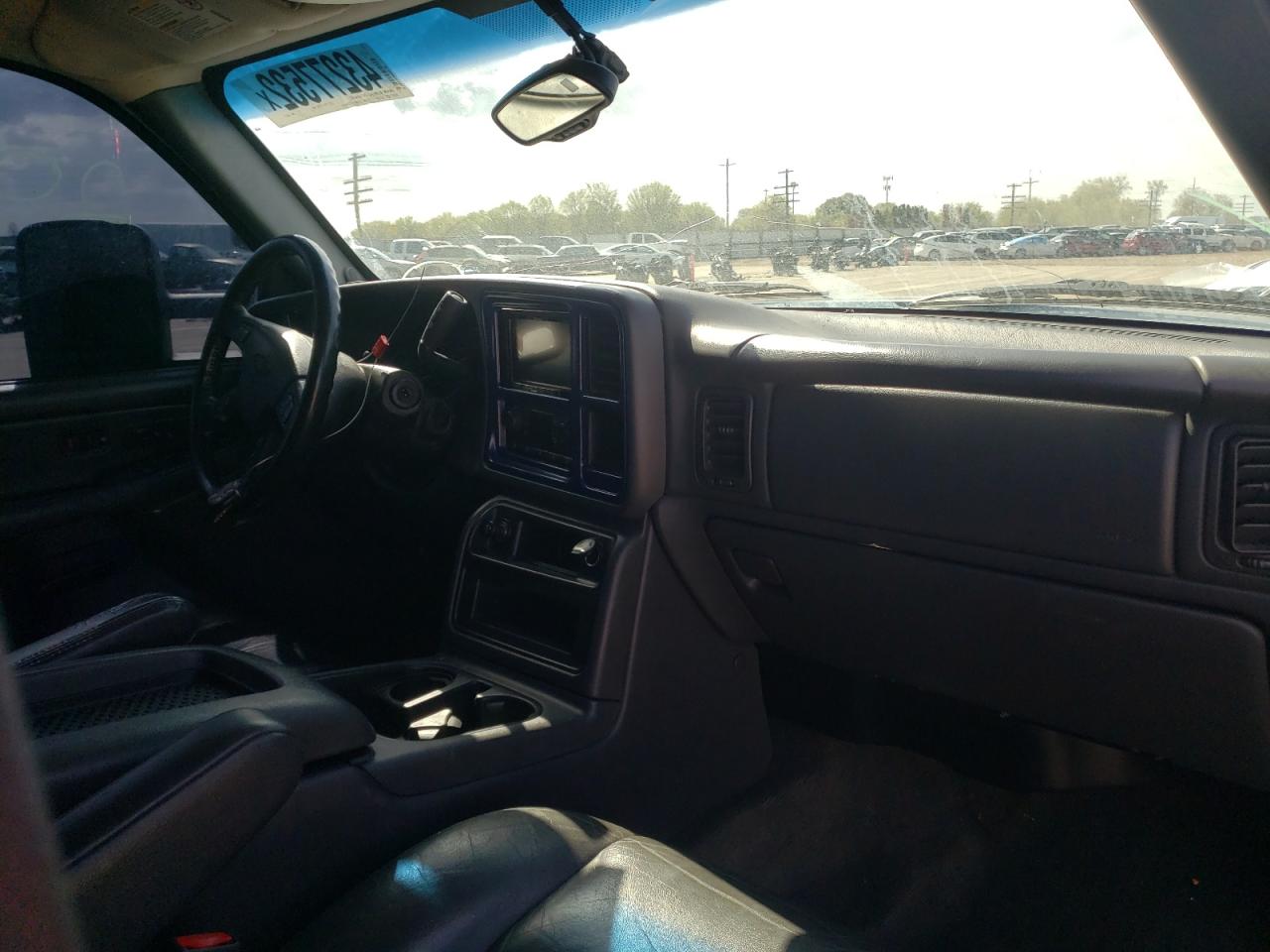 Photo 9 from auction – 2004 CHEVROLET SILVERADO with VIN 1GCHK23234F250972