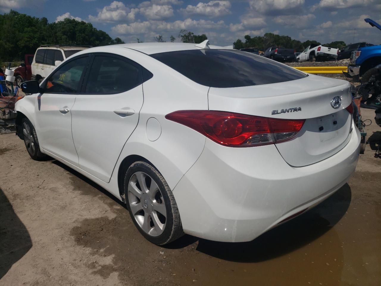 Photo 3 from auction – 2012 HYUNDAI ELANTRA with VIN 5NPDH4AE1CH082615