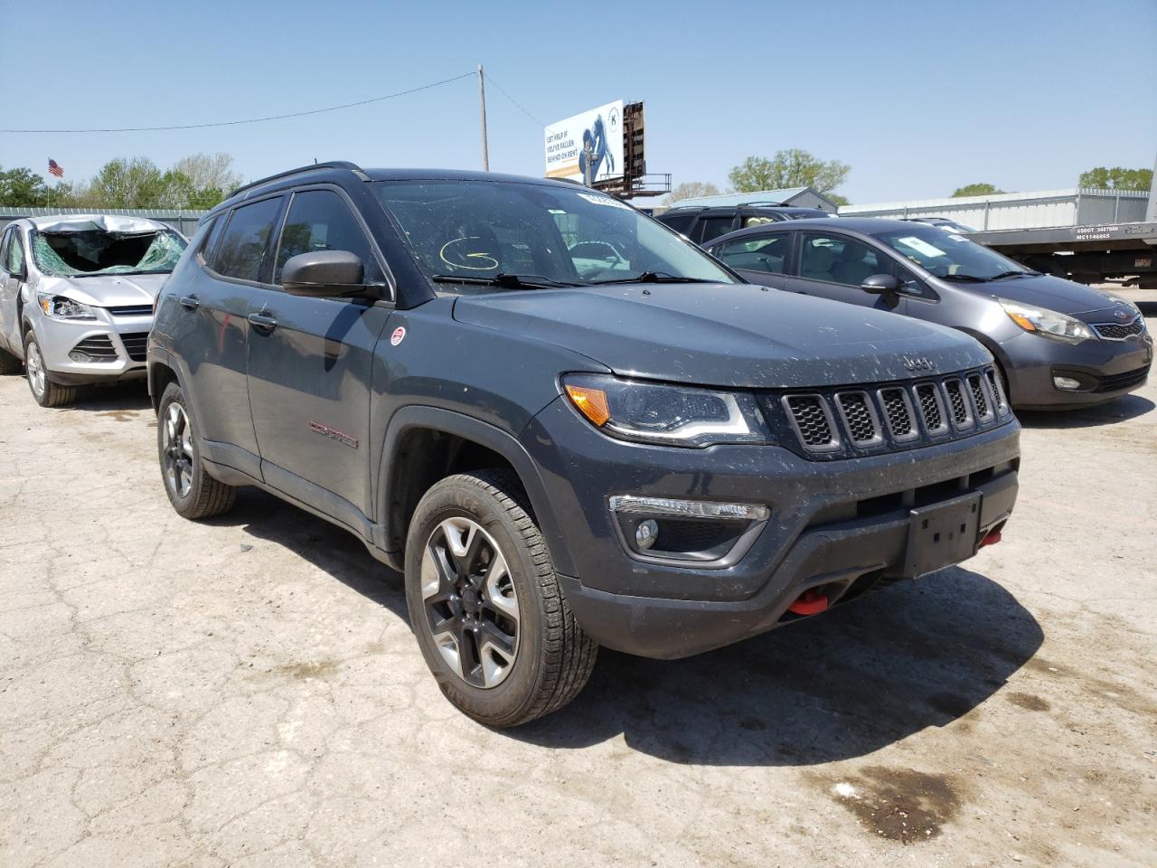 JEEP COMPASS TR 2018 with VIN 3C4NJDDB8JT200277 - Photo from auction