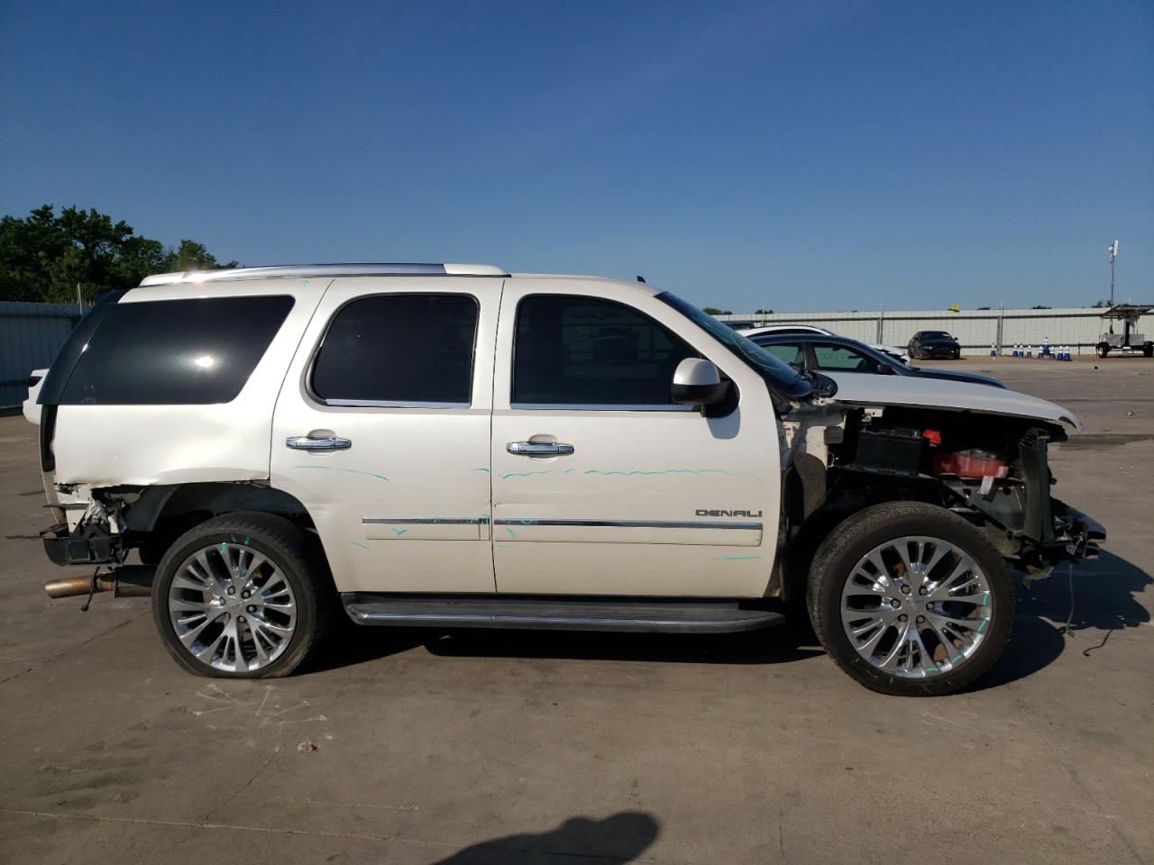 Photo 9 from auction – 2011 GMC YUKON DENA with VIN 1GKS1EEF7BR198868