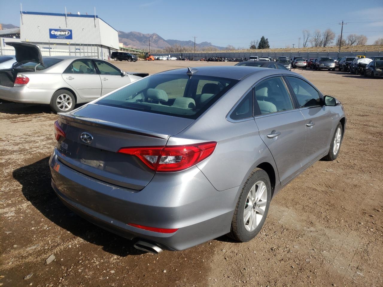 Photo 4 from auction – 2015 HYUNDAI SONATA SE with VIN 5NPE24AF1FH071889