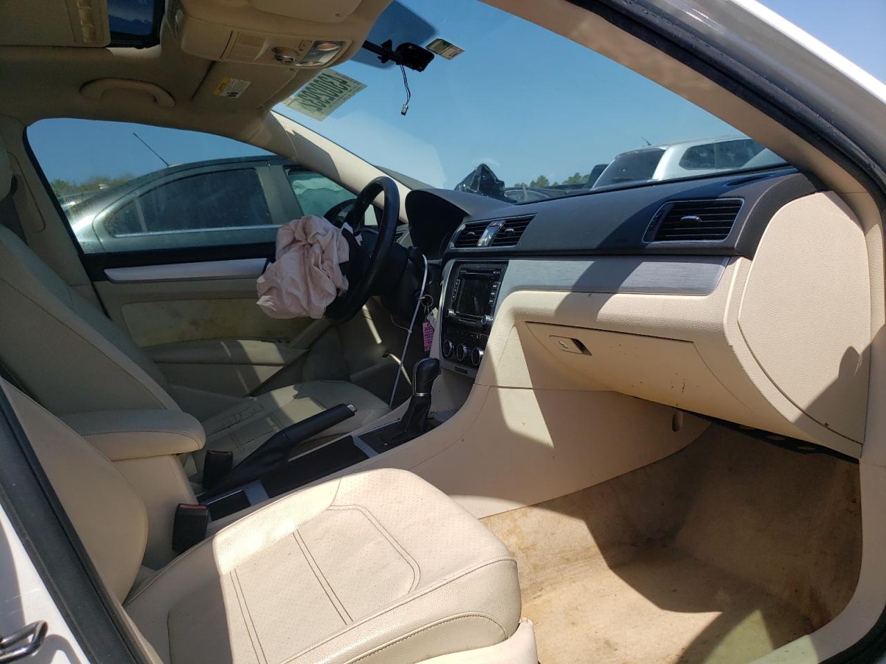 Photo 5 from auction – 2012 VOLKSWAGEN PASSAT SE with VIN 1VWBH7A34CC064450