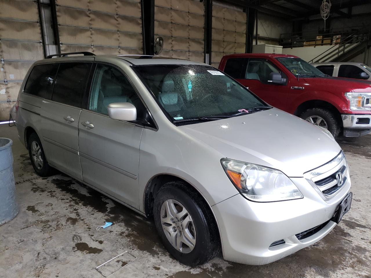 HONDA ODYSSEY EX 2005 with VIN 5FNRL38615B416138 - Photo from auction
