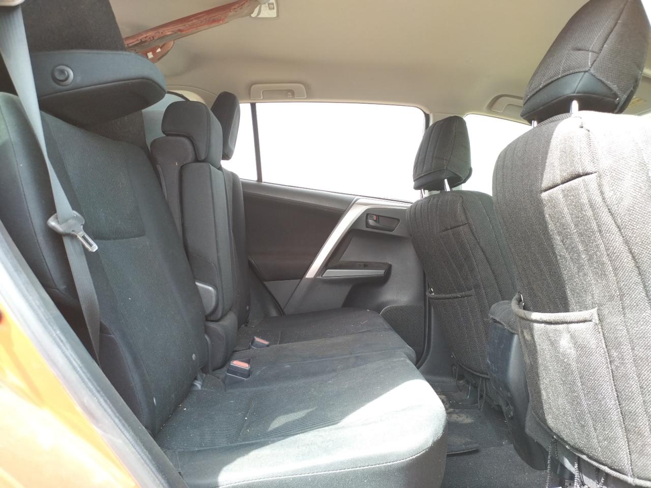 Photo 6 from auction – 2016 TOYOTA RAV4 LE with VIN JTMZFREV0GJ080144