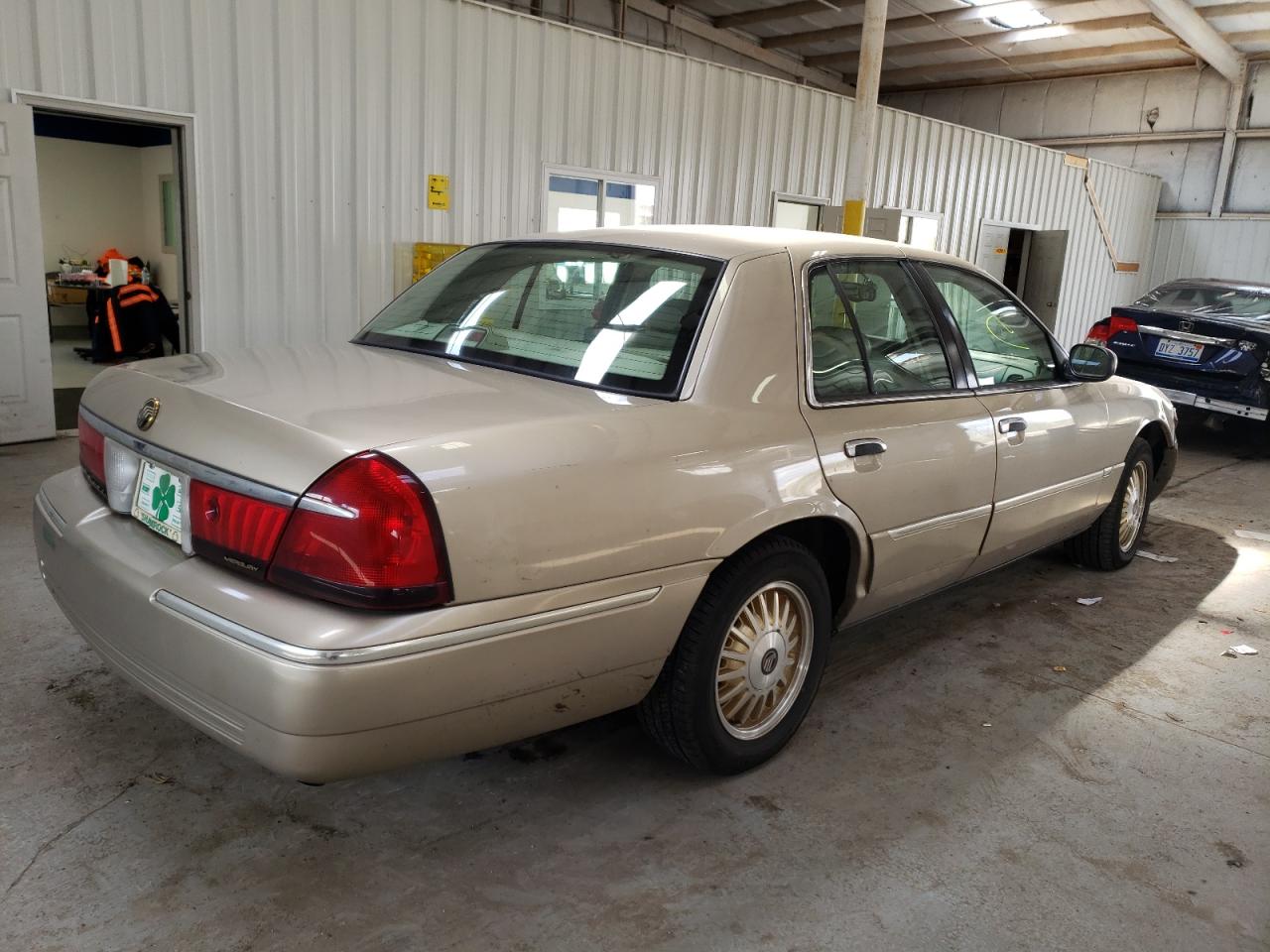 Photo 4 from auction – 2000 MERCURY GRAND MARQ with VIN 2MEFM75W7YX733050