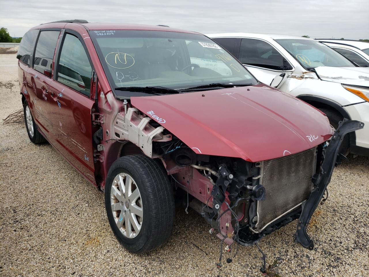 CHRYSLER TOWN & COU 2014 with VIN 2C4RC1BG0ER402273 - Photo from auction