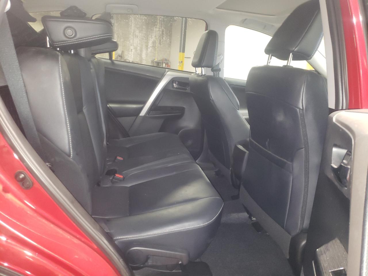 Photo 6 from auction – 2016 TOYOTA RAV4 LIMIT with VIN 2T3DFREV0GW480040