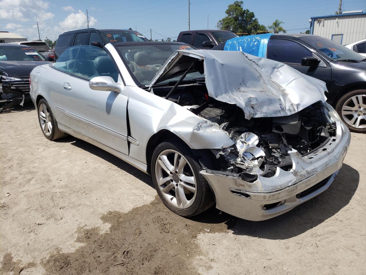 MERCEDES-BENZ CLK 350 2008 with VIN WDBTK56F88F242543 - Photo from auction
