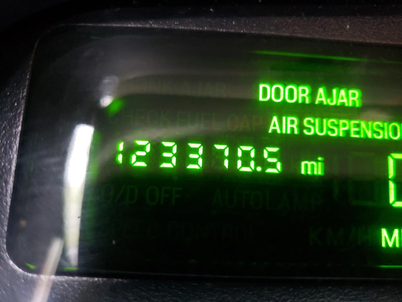Photo 8 from auction – 2003 LINCOLN TOWN CAR S with VIN 1LNHM82W63Y694802
