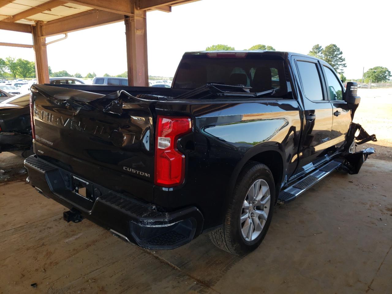 Photo 4 from auction – 2019 CHEVROLET SILVERADO with VIN 3GCUYBEF4KG700394