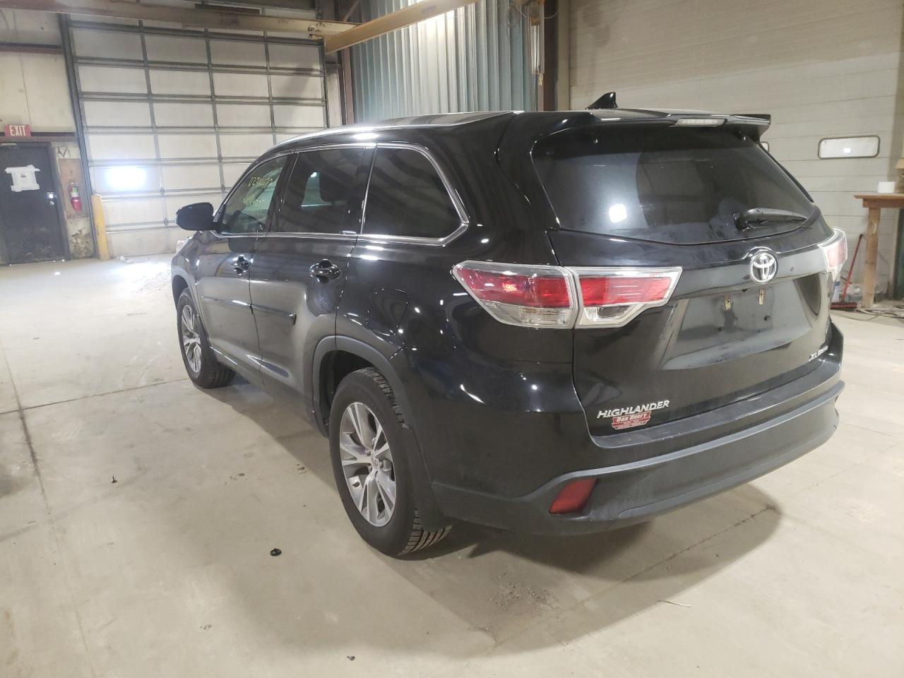 Photo 3 from auction – 2015 TOYOTA HIGHLANDER with VIN 5TDJKRFH5FS217128