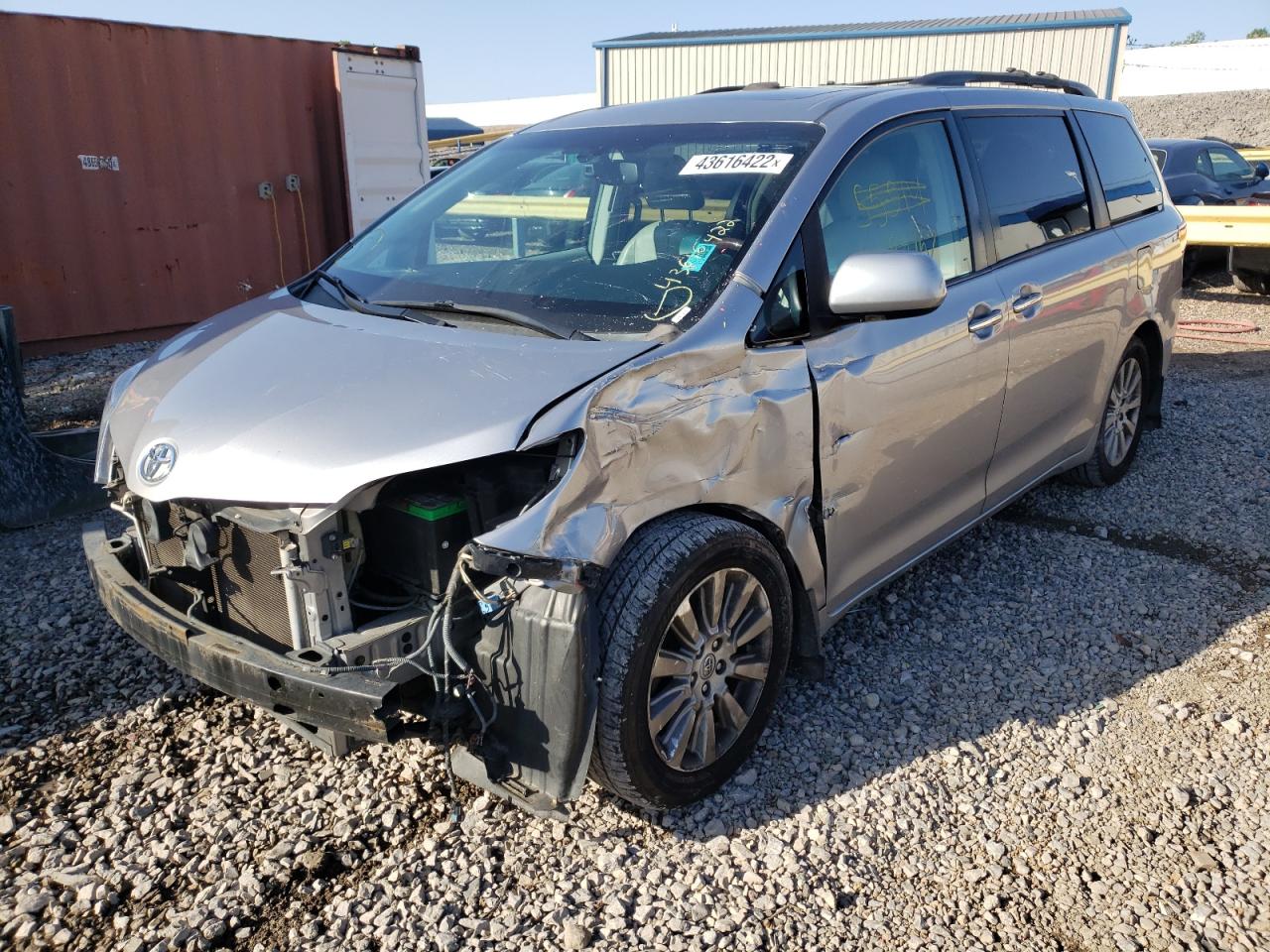 Photo 2 from auction – 2011 TOYOTA SIENNA XLE with VIN 5TDYK3DC5BS034163