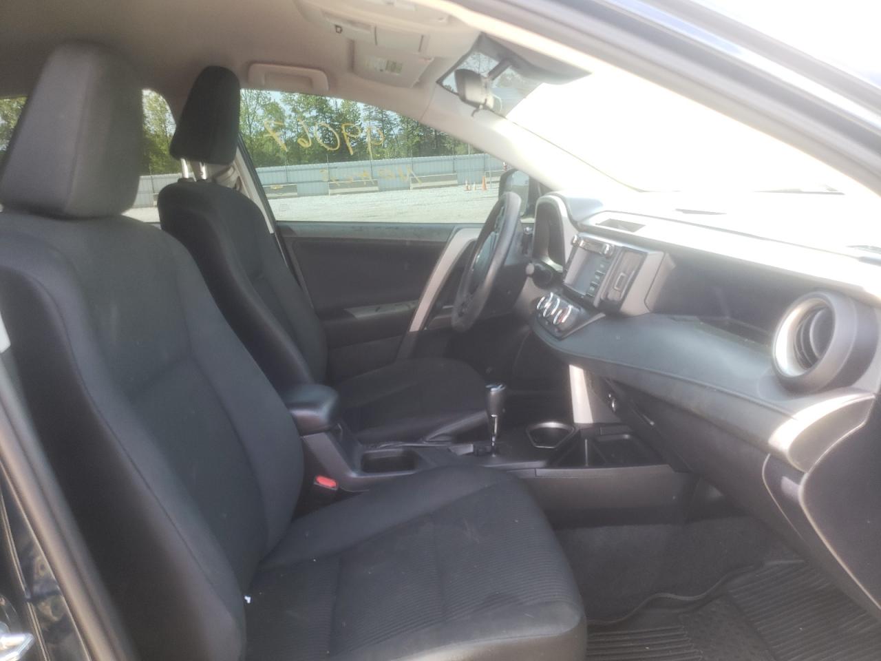 Photo 5 from auction – 2017 TOYOTA RAV4 LE with VIN 2T3BFREV3HW550252