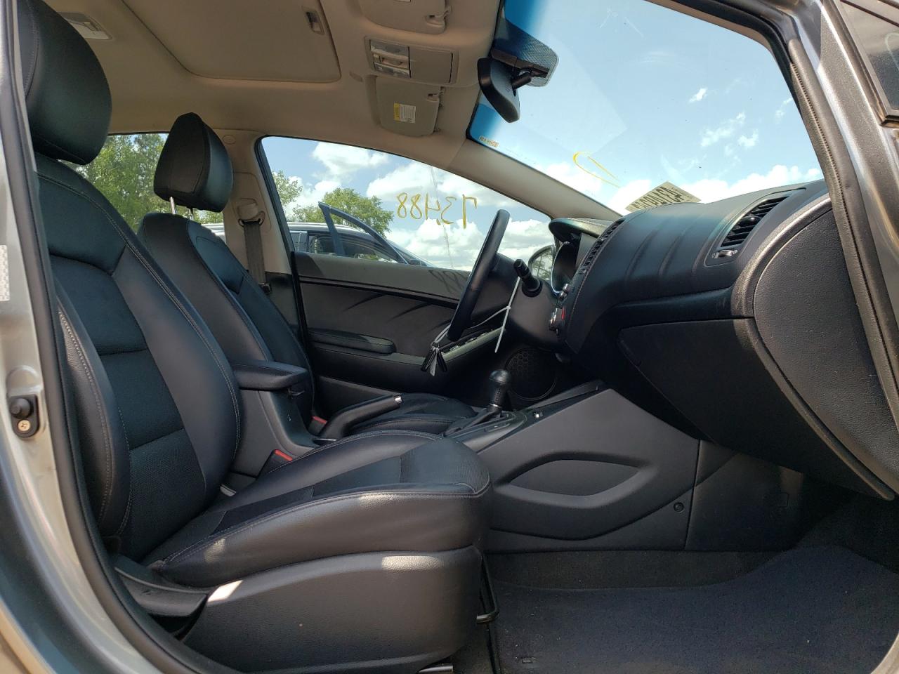 Photo 5 from auction – 2016 KIA FORTE EX with VIN KNAFZ4A8XG5491702