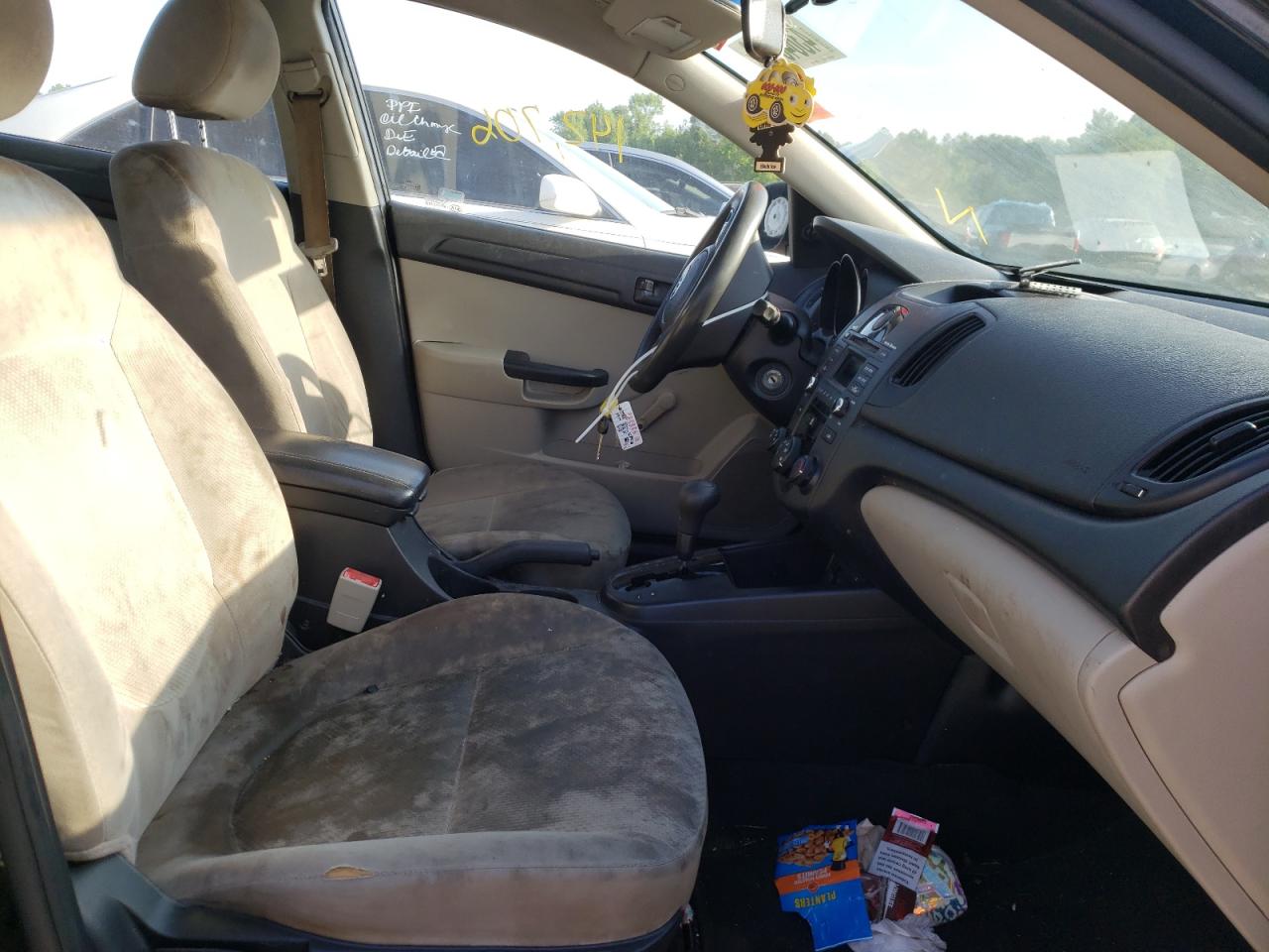 Photo 5 from auction – 2010 KIA FORTE LX with VIN KNAFT4A26A5252815