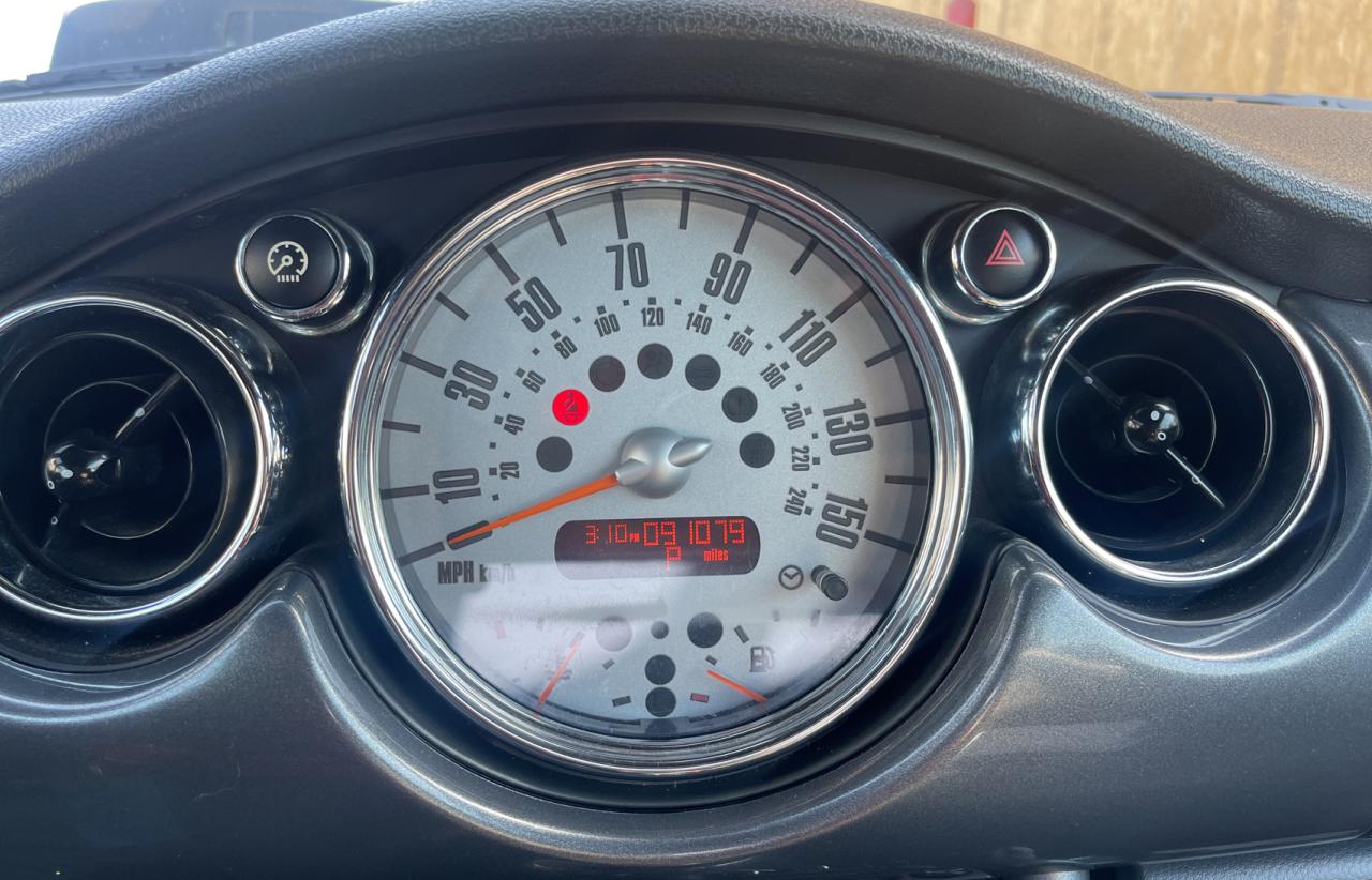 Photo 8 from auction – 2008 MINI COOPER with VIN WMWRF33588TG17929