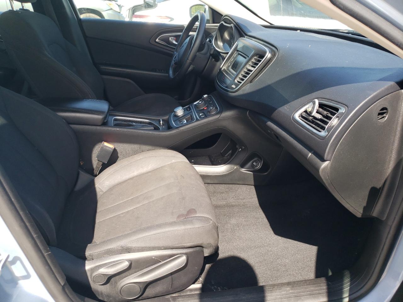 Photo 5 from auction – 2015 CHRYSLER 200 LIMITE with VIN 1C3CCCABXFN759633