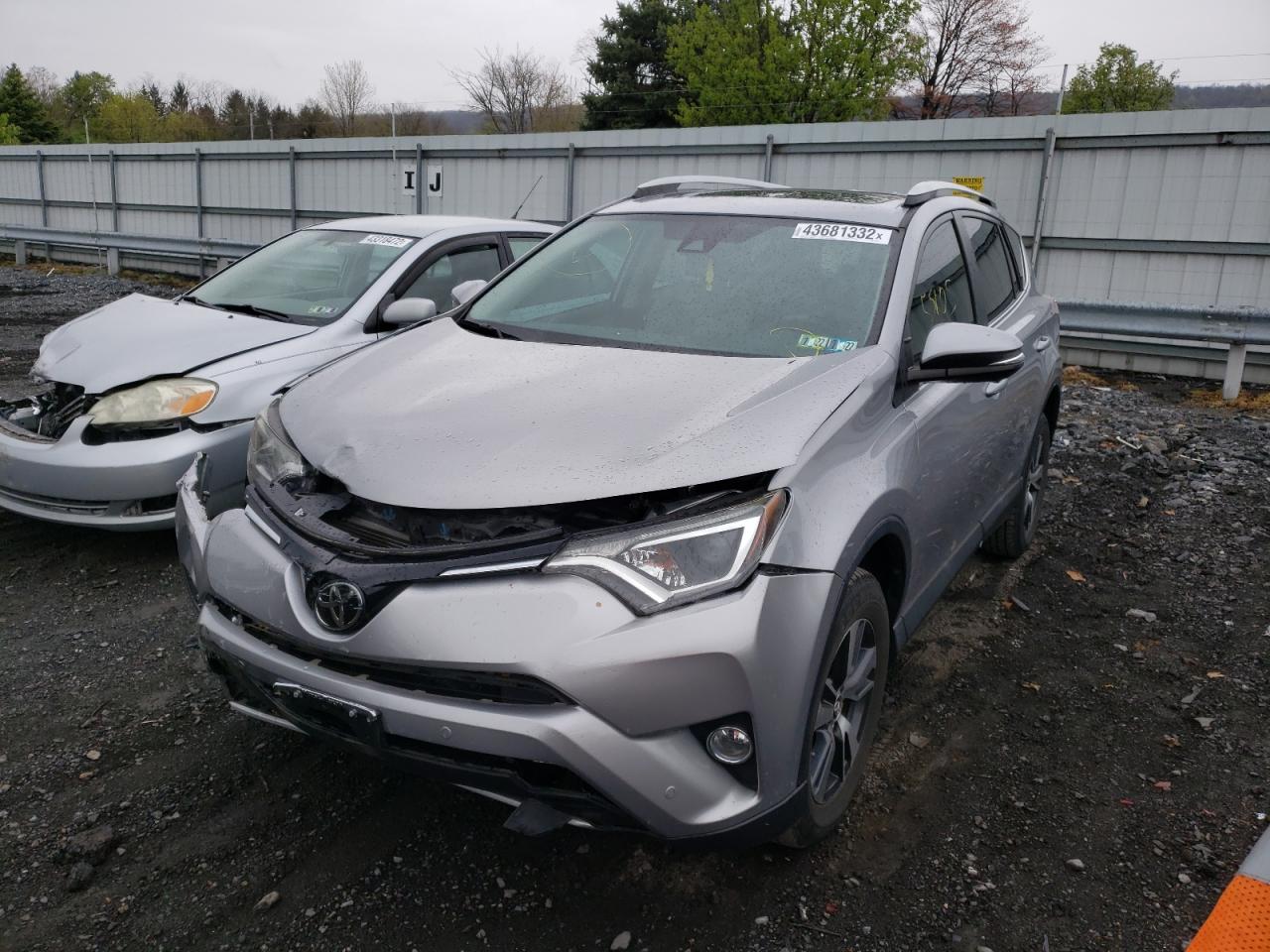 Photo 2 from auction – 2016 TOYOTA RAV4 XLE with VIN 2T3WFREV3GW285316