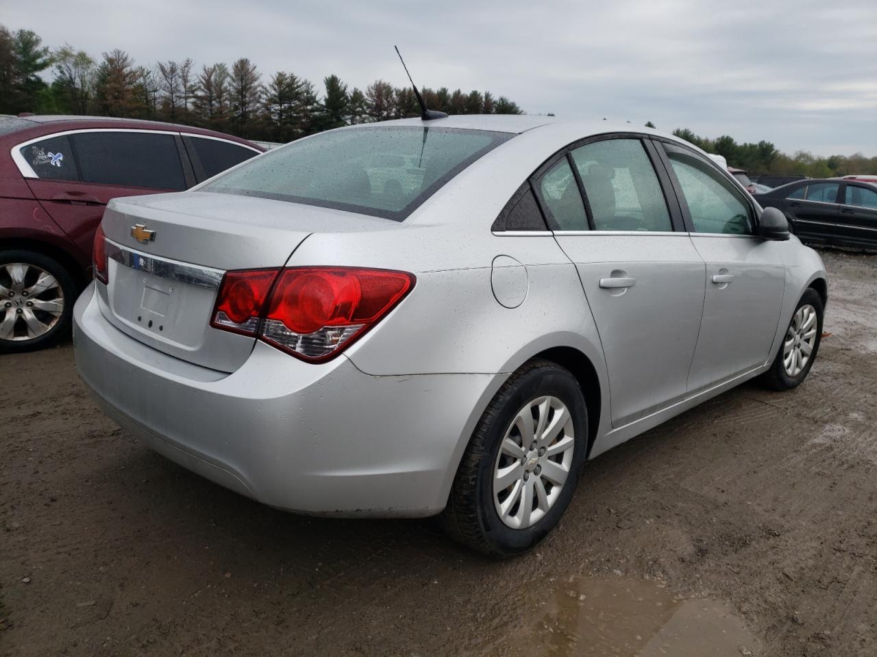 Photo 4 from auction – 2011 CHEVROLET CRUZE LS with VIN 1G1PC5SH1B7108233