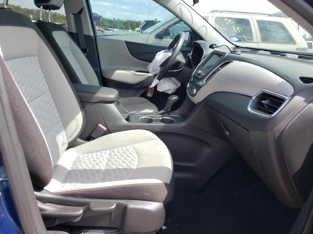 Photo 5 from auction – 2020 CHEVROLET EQUINOX LT with VIN 3GNAXKEV2LL327207