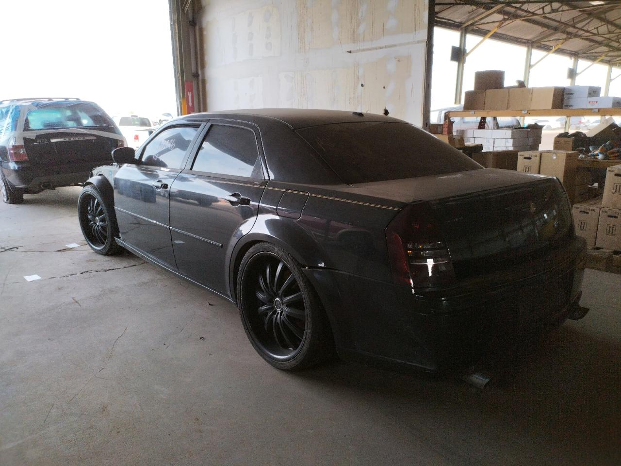Photo 3 from auction – 2006 CHRYSLER 300C SRT-8 with VIN 2C3KA73W76H340205