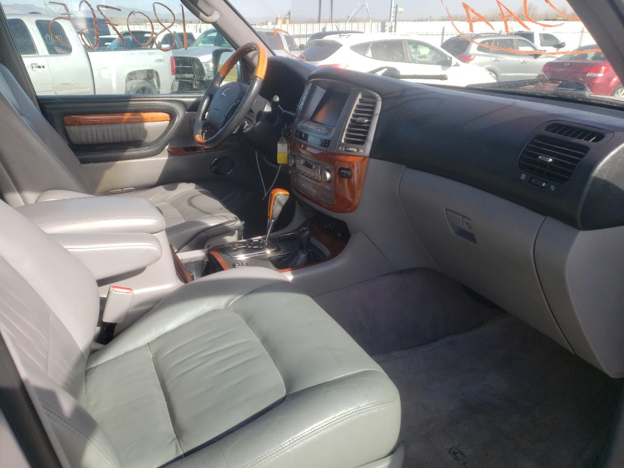 Photo 5 from auction – 2005 LEXUS LX 470 with VIN JTJHT00WX54001328