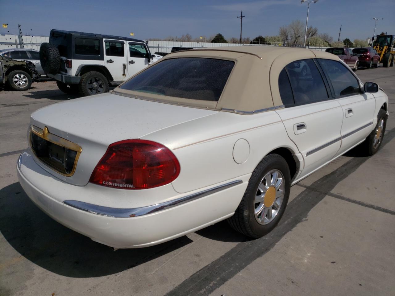 Photo 4 from auction – 2002 LINCOLN CONTINENTA with VIN 1LNHM97V82Y692893
