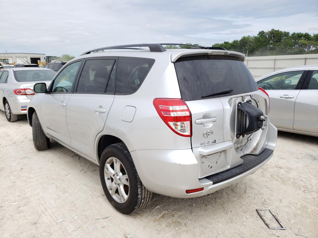 Photo 3 from auction – 2011 TOYOTA RAV4 with VIN 2T3ZF4DV4BW099035