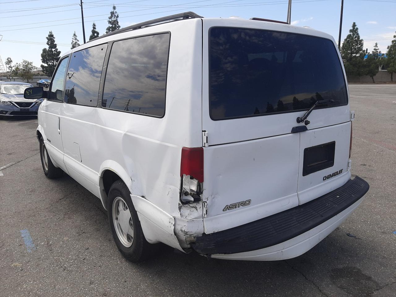 Photo 4 from auction – 2000 CHEVROLET ASTRO with VIN 1GNDM19W9YB212938