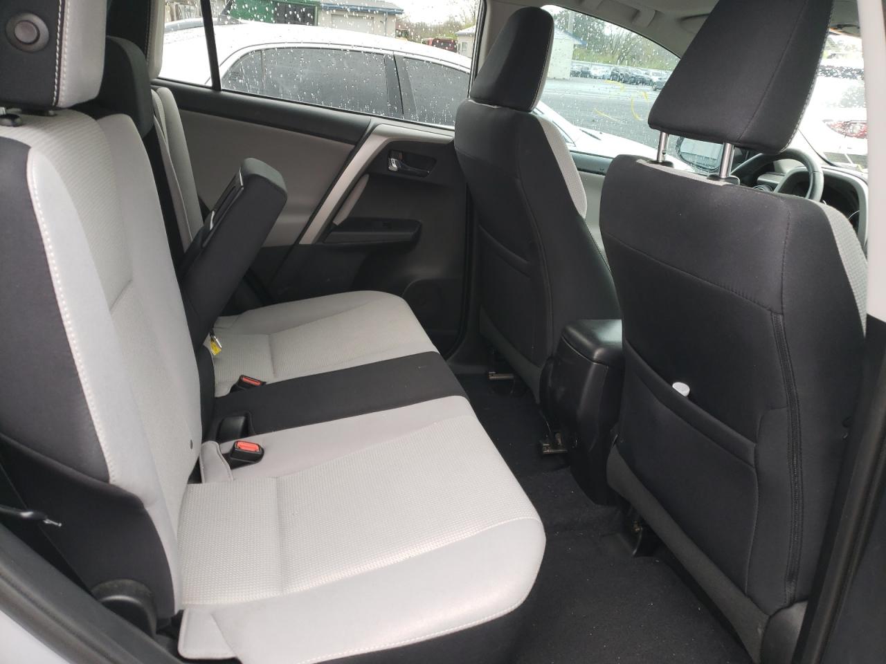 Photo 6 from auction – 2016 TOYOTA RAV4 XLE with VIN 2T3WFREV3GW285316