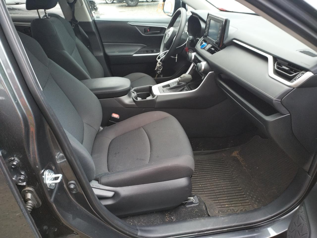 Photo 5 from auction – 2021 TOYOTA RAV4 LE with VIN 2T3G1RFVXMC169870
