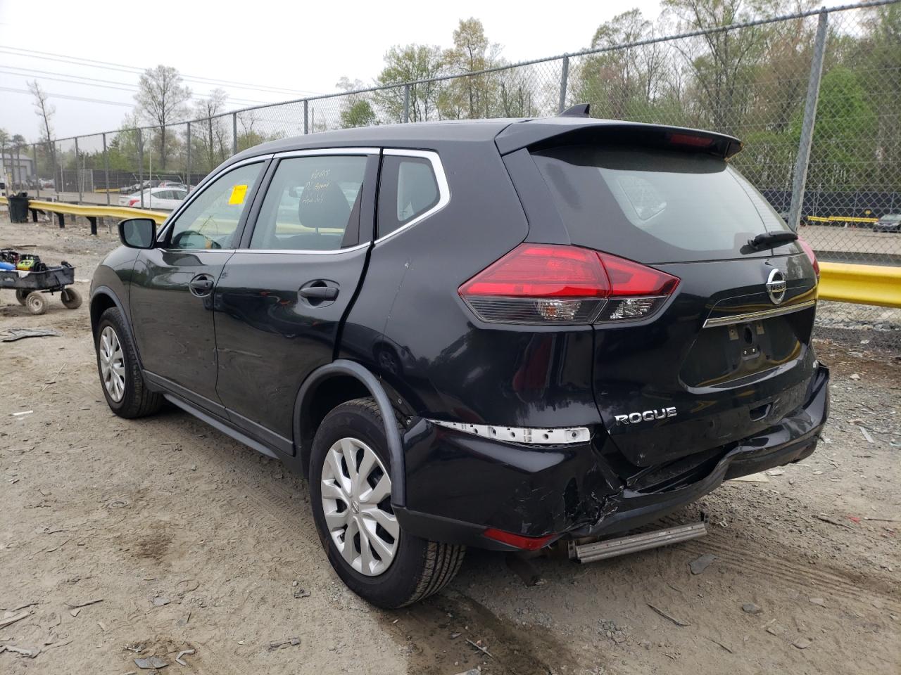 Photo 3 from auction – 2017 NISSAN ROGUE S with VIN KNMAT2MV6HP614924