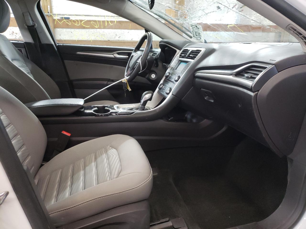 Photo 5 from auction – 2016 FORD FUSION S with VIN 3FA6P0G72GR191607
