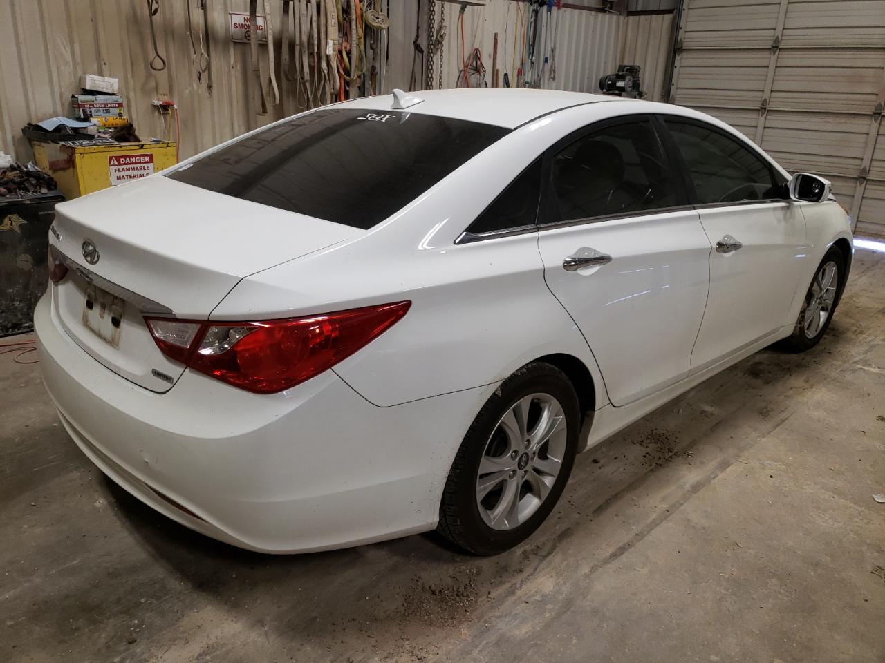 Photo 4 from auction – 2011 HYUNDAI SONATA SE with VIN 5NPEC4AC1BH095753