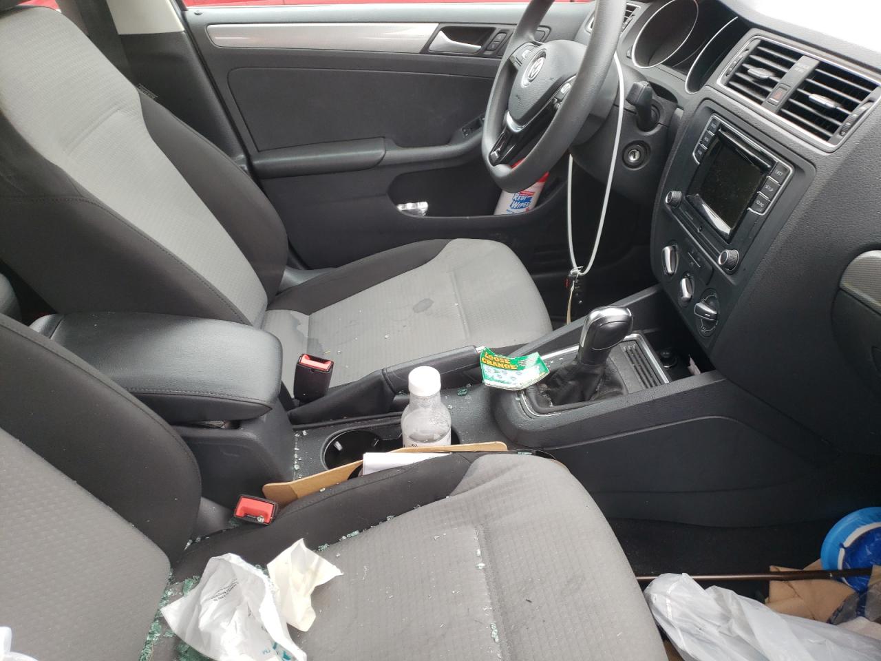 Photo 5 from auction – 2017 VOLKSWAGEN JETTA S with VIN 3VW2B7AJ0HM393457
