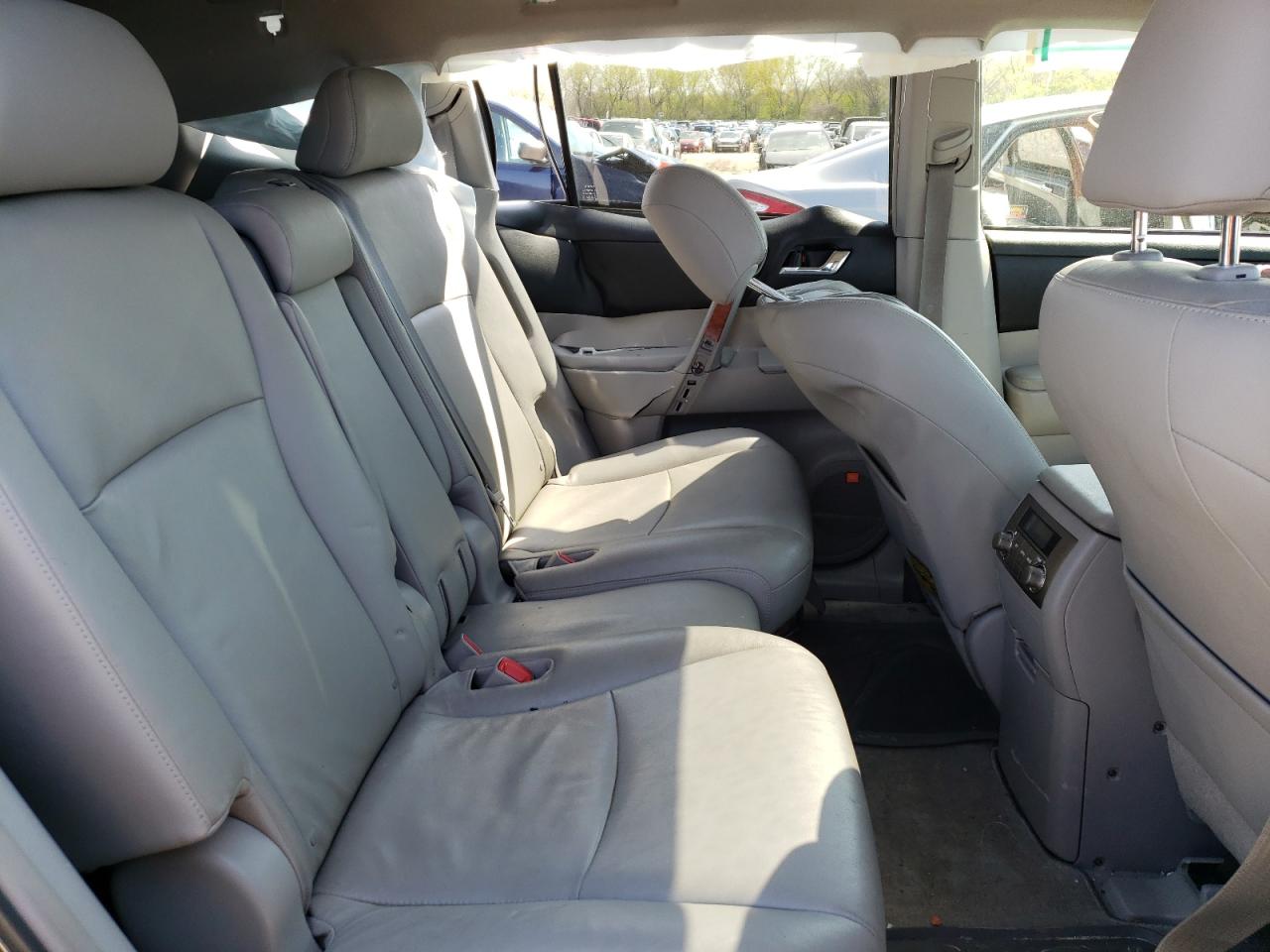 Photo 6 from auction – 2008 TOYOTA HIGHLANDER with VIN JTEES42AX82060246