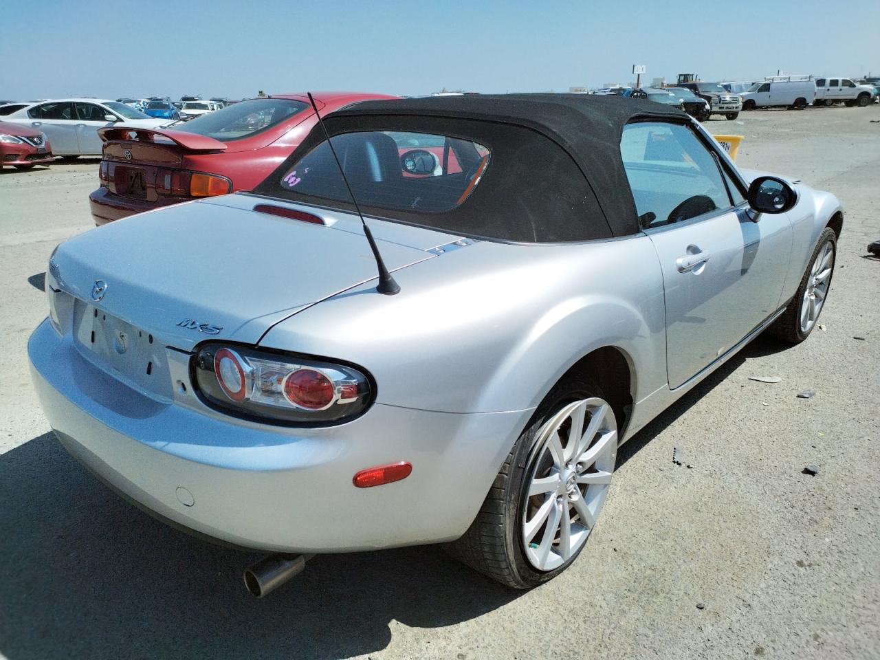 Photo 4 from auction – 2006 MAZDA MX-5 MIATA with VIN JM1NC25FX60105854