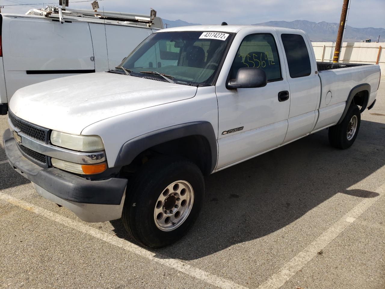 Photo 2 from auction – 2002 CHEVROLET SILVERADO with VIN 1GCHC29U72E259425