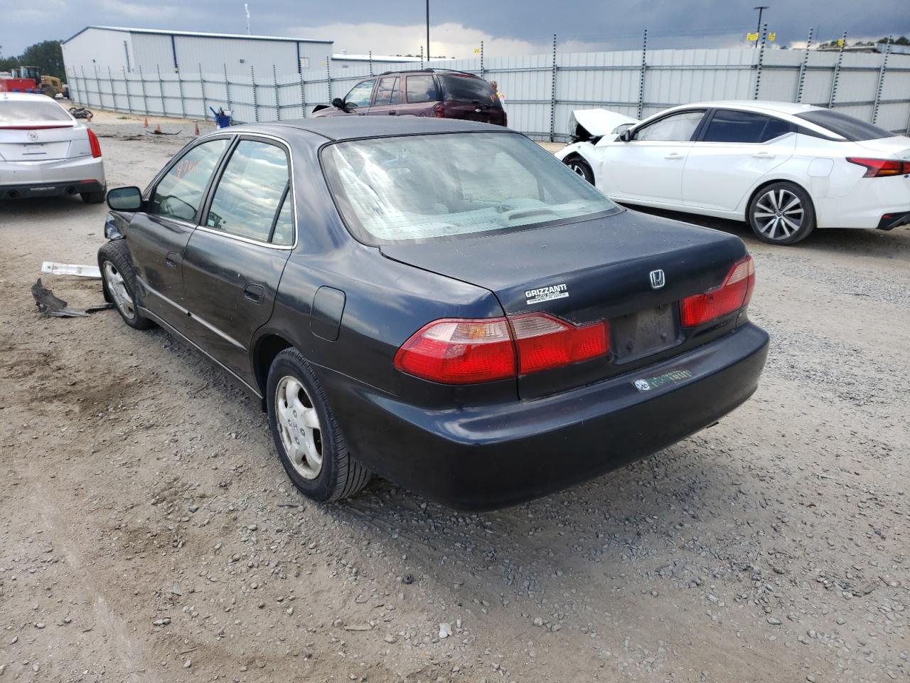 Photo 3 from auction – 2000 HONDA ACCORD with VIN 1HGCG667XYA120170