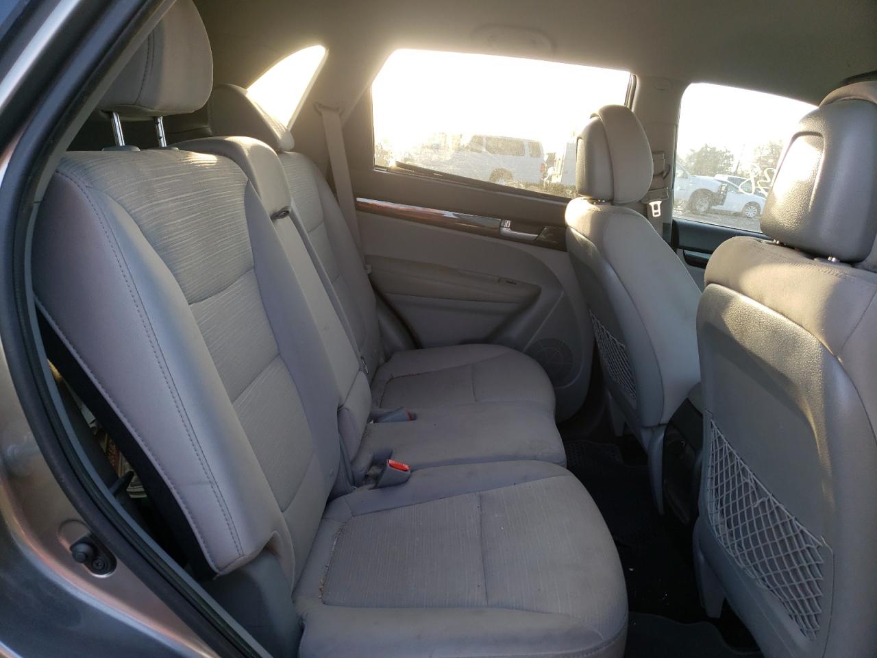 Photo 6 from auction – 2014 KIA SORENTO with VIN 5XYKT3A61EG531875