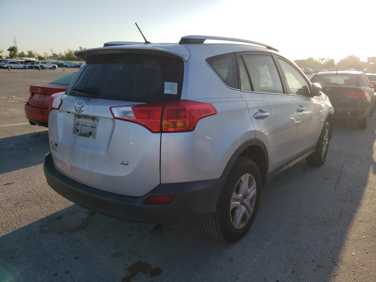 Photo 4 from auction – 2015 TOYOTA RAV4 LE with VIN JTMZFREV6FJ035613