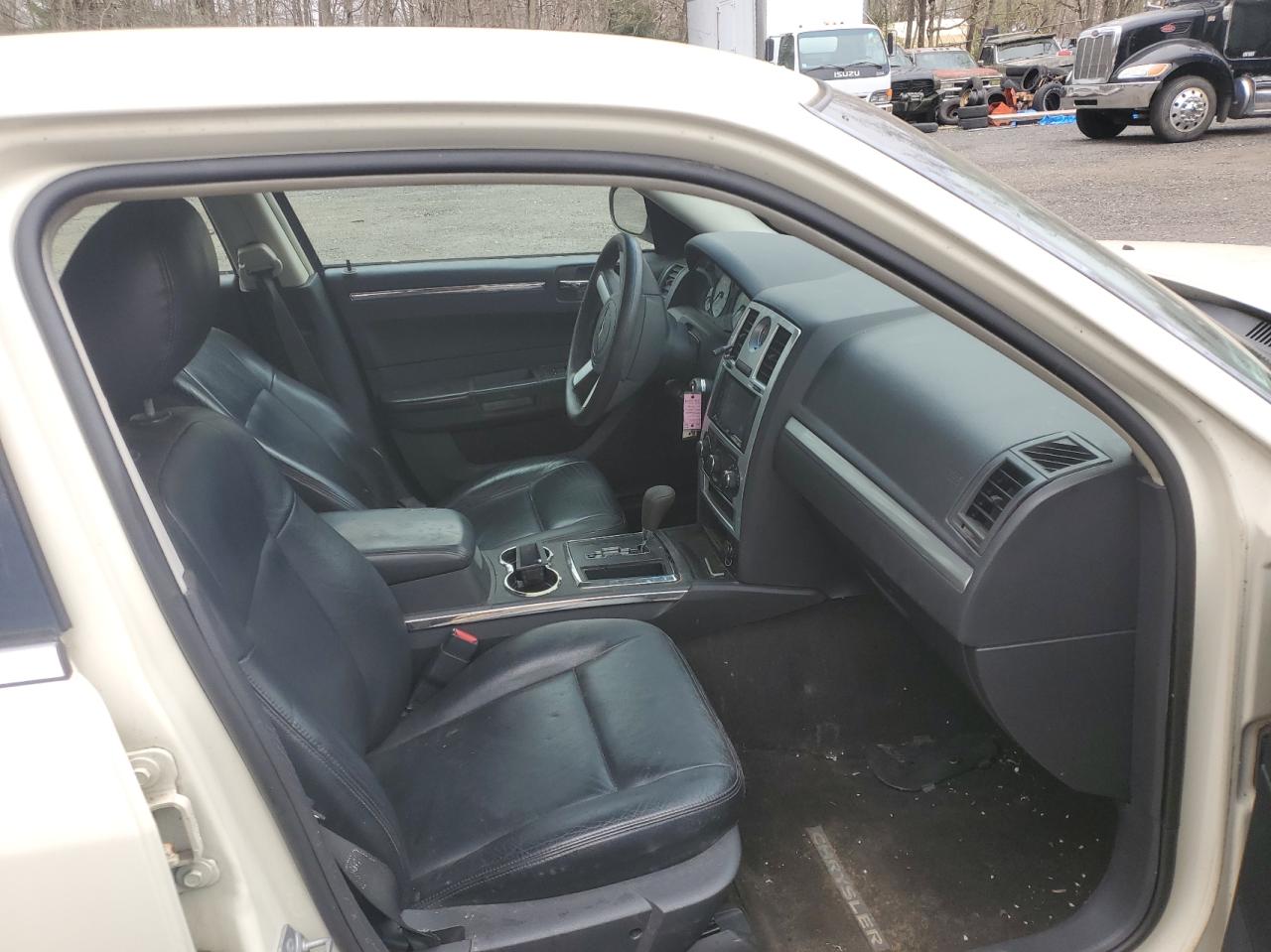 Photo 5 from auction – 2010 CHRYSLER 300 TOURIN with VIN 2C3CA4CD2AH123445