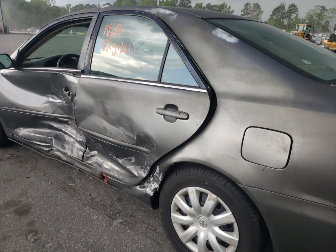 Photo 10 from auction – 2005 TOYOTA CAMRY LE with VIN 4T1BE32K85U585531