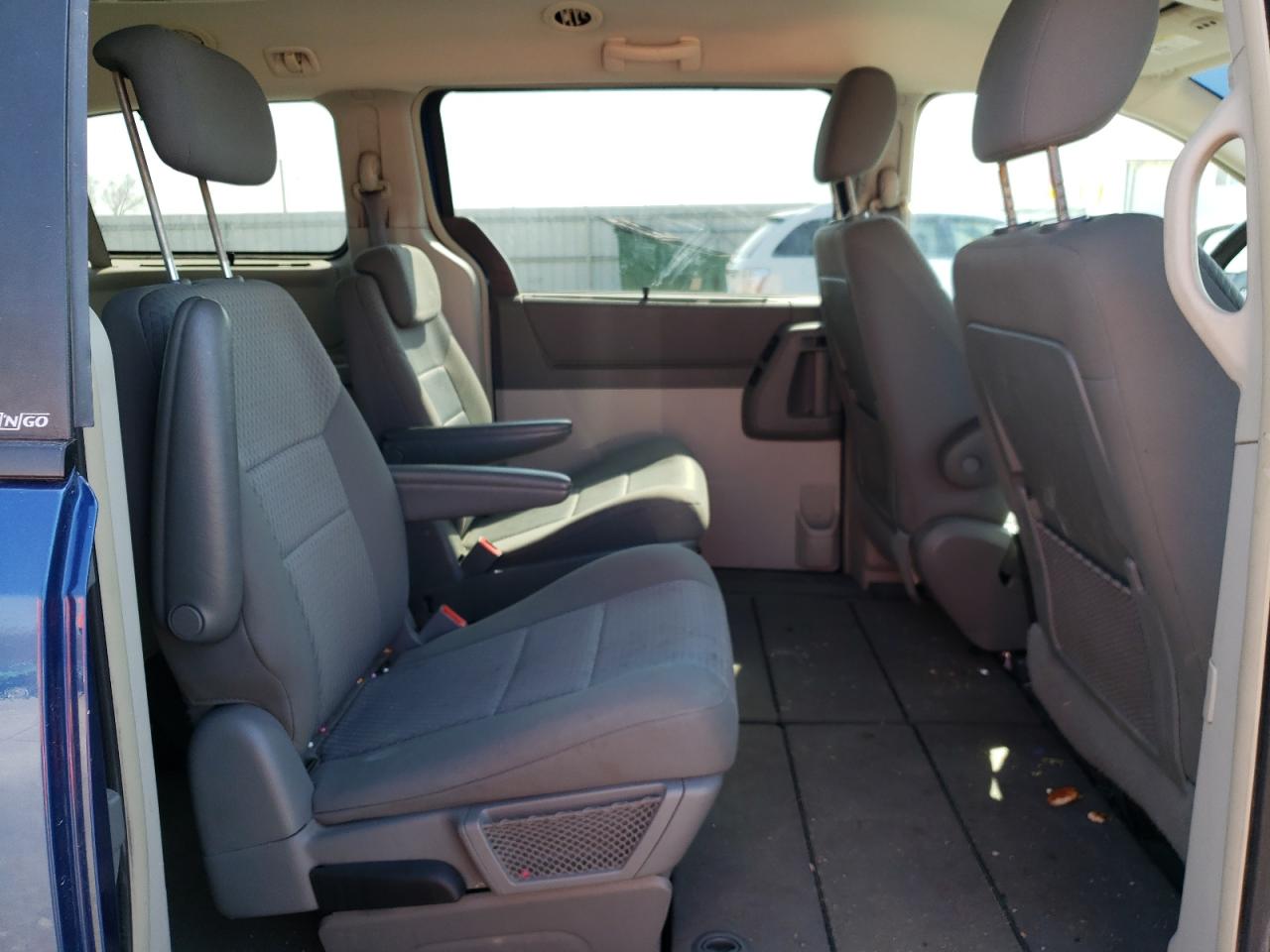Photo 6 from auction – 2010 DODGE GRAND CARA with VIN 2D4RN5DX3AR146870