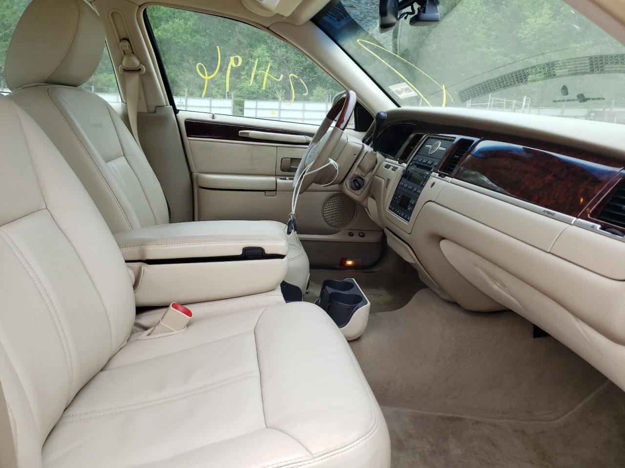 Photo 5 from auction – 2011 LINCOLN TOWN CAR S with VIN 2LNBL8CV8BX766208