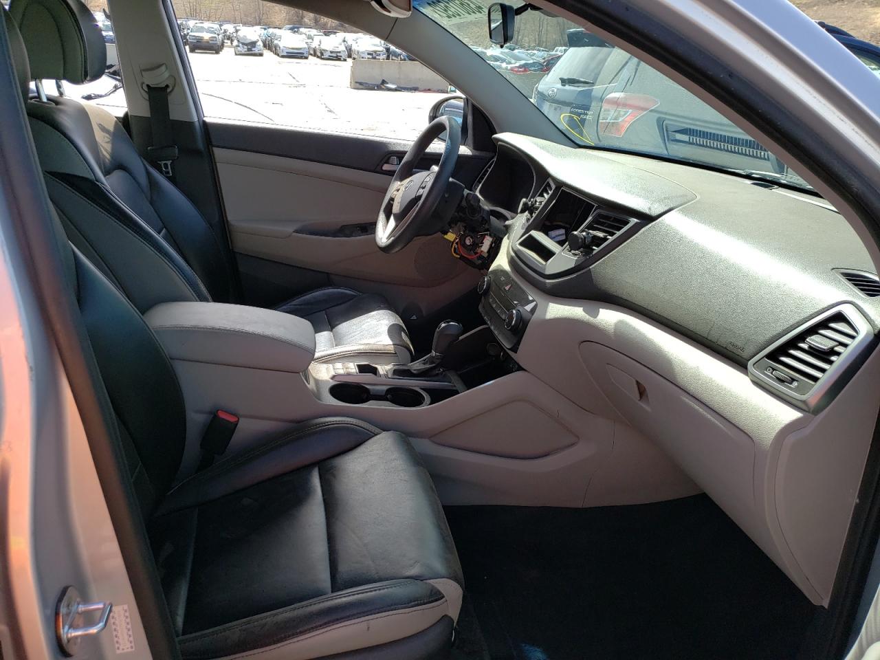 Photo 5 from auction – 2017 HYUNDAI TUCSON LIM with VIN KM8J3CA23HU459133